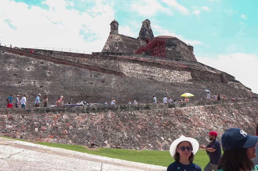 Cartagena: BILINGUAL CITY TOUR San Felipe Castle & Old city - Bocagrande, Laguito, and the bay by Chiva bus
