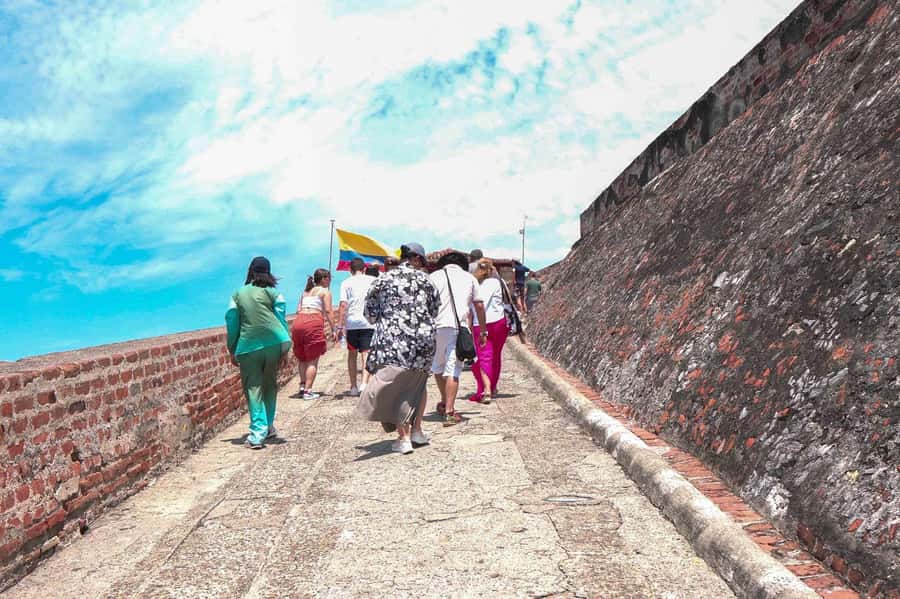 Cartagena: BILINGUAL CITY TOUR San Felipe Castle & Old city - India Catalina and the Las Botas Viejas photo stop