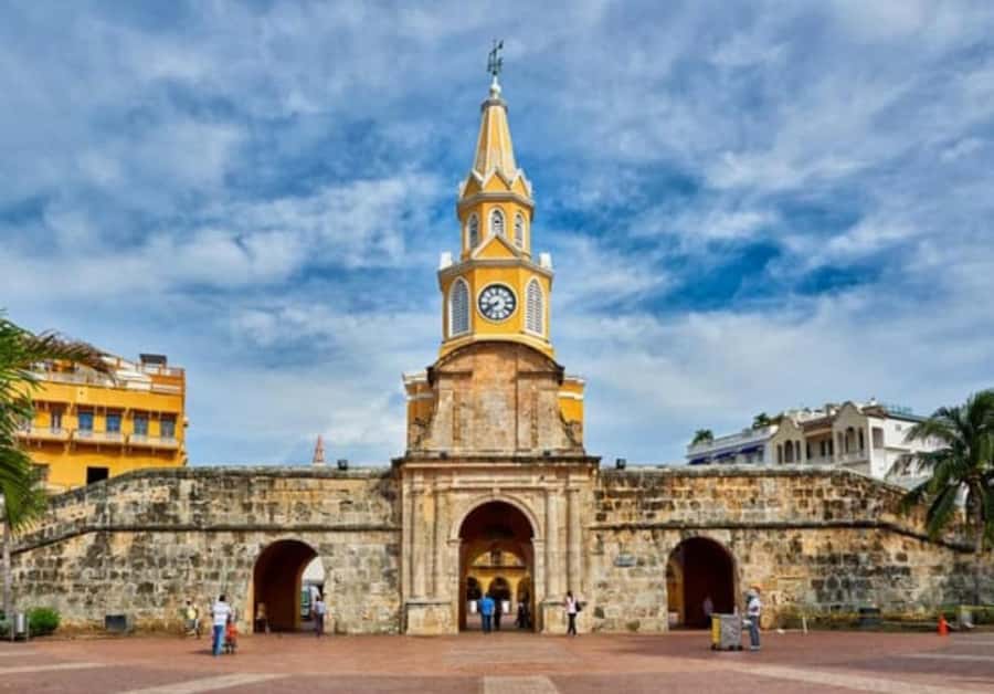 Cartagena: BILINGUAL CITYTOUR + SAN FELIPE CASTLE & Old city - Key points at a glance
