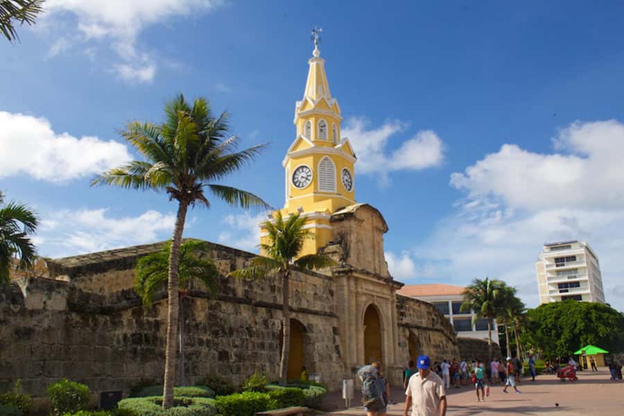 Cartagena: CITY TOUR OVERVIEW of the city Boots castle chiva - Why this four-hour route works for a first look