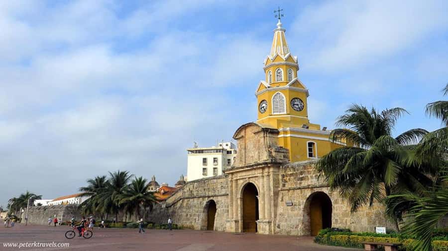 Cartagena: CITY TOUR OVERVIEW of the city Boots castle chiva - India Catalina and the story behind the statue