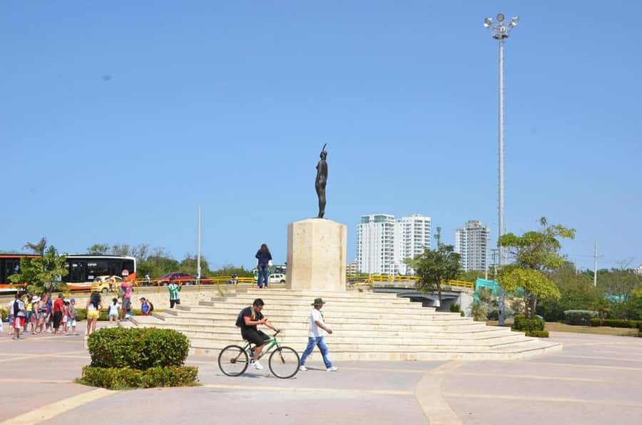 Cartagena: CITY TOUR OVERVIEW of the city Boots castle chiva - What the guide can add
