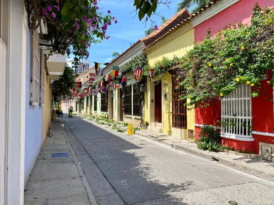 Cartagena City Tour with San Felipe Castle & Old Town Walk - Key points to know before booking