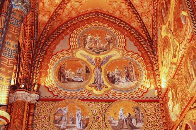 Castle District tour with Matthias Church Ticket & Cake & Coffee - Inside Matthias Church for 30 minutes