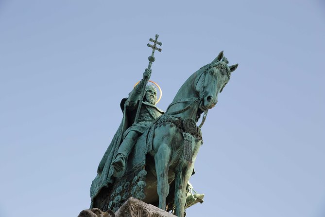 Castle District tour with Matthias Church Ticket & Cake & Coffee - Cake and coffee, with a practical pause