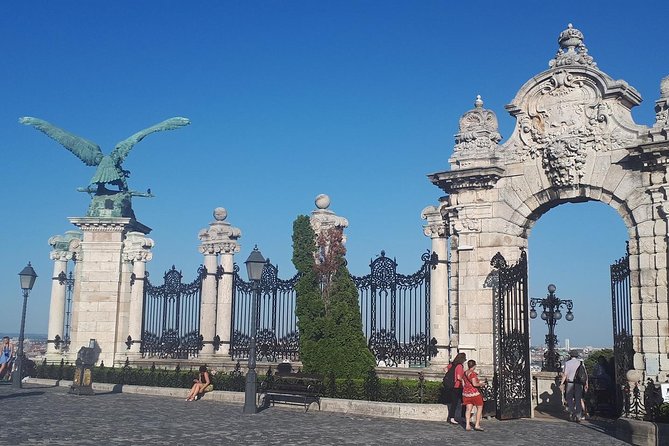 Castle district walk with legends - Nikolett’s guiding style