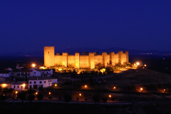 Castle of Baños de la Encina - Small groups and the overall atmosphere