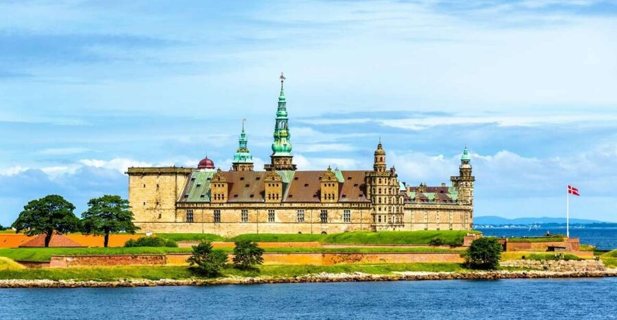 Castles of Kronborg and Frederiksborg from Copenhagen by Car - Should you book it?