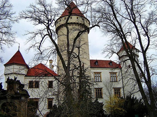 Cesky Krumlov Private day trip from Prague with Lunch and Castle admission - The long road south from Prague