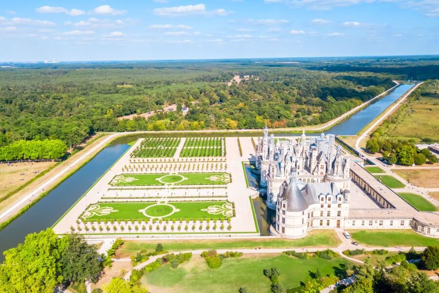 Chambord: Private Guided Tour of the Castle + Reserved Entry - Why Chambord feels unlike other Loire castles