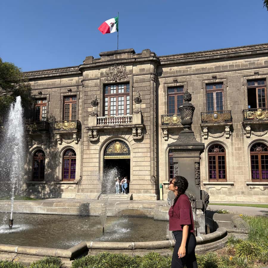 Chapultepec Castle: Private tour with local guide, tickets included - Key points at a glance