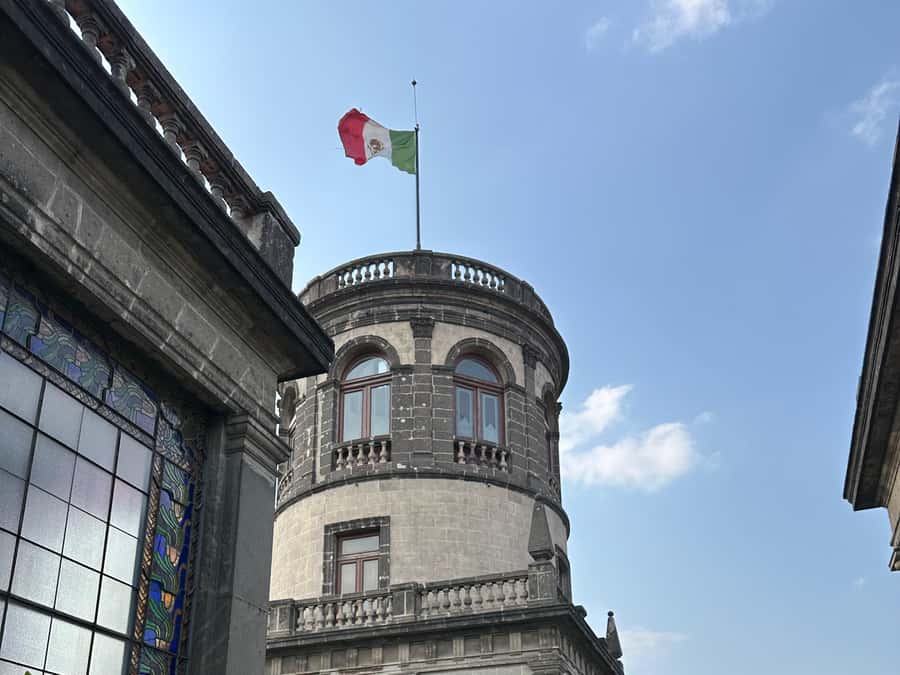 Chapultepec Castle: Private tour with local guide, tickets included - The uphill walk through Chapultepec Forest