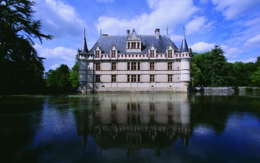Château of Azay-le-Rideau Entry Ticket - Accessibility, languages, and practical limits