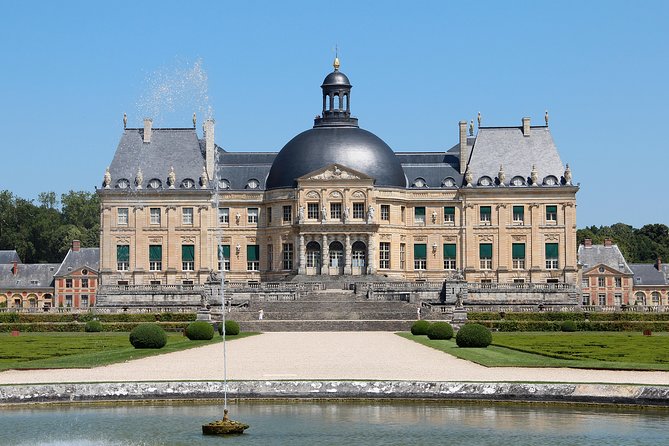 Chateau of Fontainebleau and Vaux le Vicomte 9-Hour Private Tour - Fontainebleau: four hours inside a working royal residence