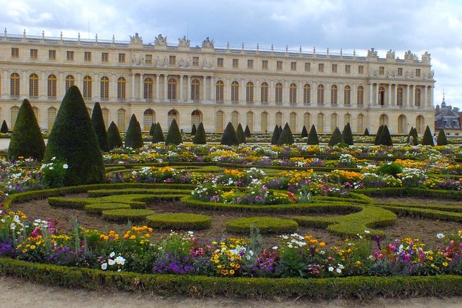 Château of Versailles and Marie Antoinette's Petit Trianon Private Tour - The private guide question: where the value rises or falls
