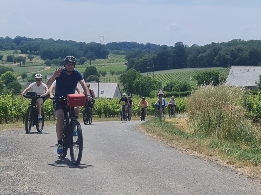 Chateaux de la Loire cycling ! - A picnic under the trees
