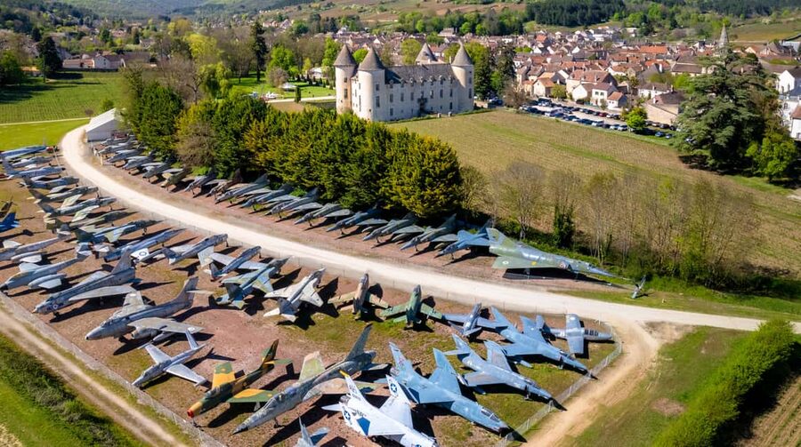 Check out the Château de Savigny museums: planes, cars, motorcycles... - Fighter planes and helicopters in the park