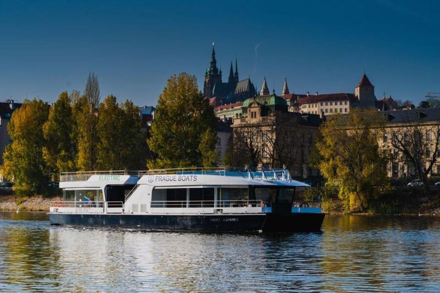 City Sightseeing Prague HOHO Bus, Castle Tour + River Cruise - Choosing between the Red and Blue routes