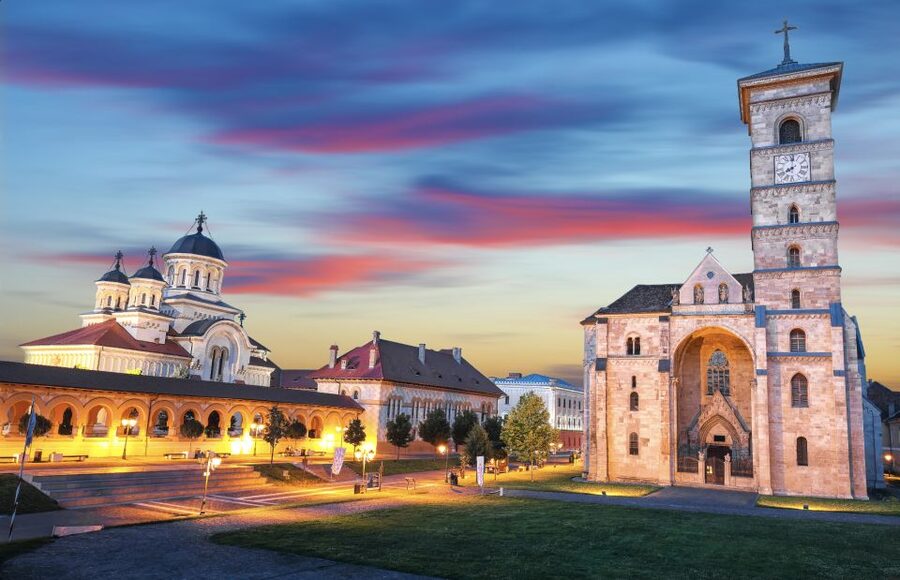 Cluj: Turda Salt Mine, Corvin Castle, Alba Carolina Tour - Lunch in Hunedoara