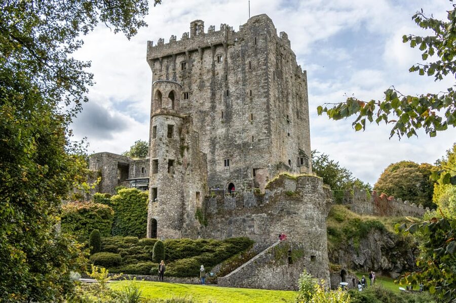 Cobh/Cork: Blarney Castle, Kinsale & Cork City Shore Tour - Blarney Castle and the climb to the stone