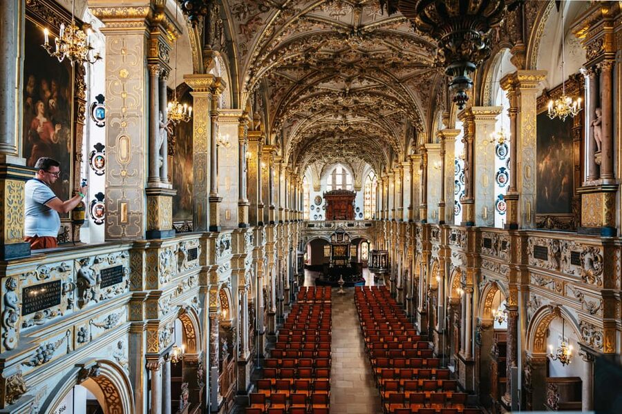 Copenhagen: Kronborg, Frederiksborg Castle and Roskilde Tour - The transport and guide make the schedule work