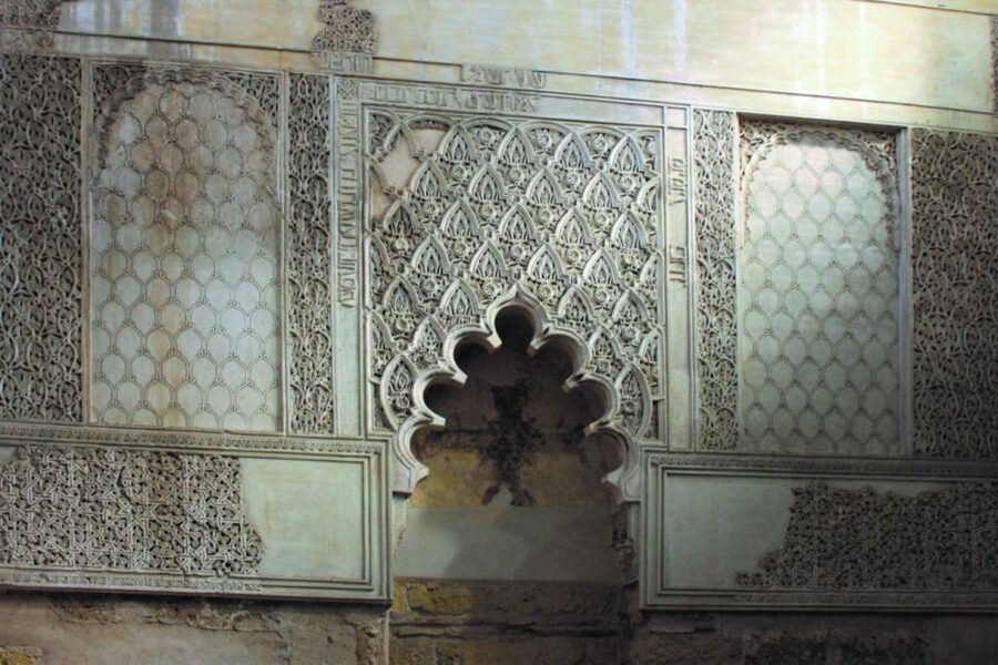 Córdoba: Alcázar and Jewish Quarter 2-Hour Guided Tour - Key points to know before booking