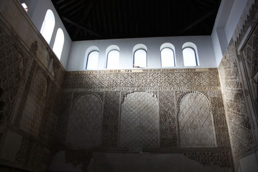 Córdoba: Alcázar and Jewish Quarter 2-Hour Guided Tour - The Alcázar gardens and the Walk of the Kings