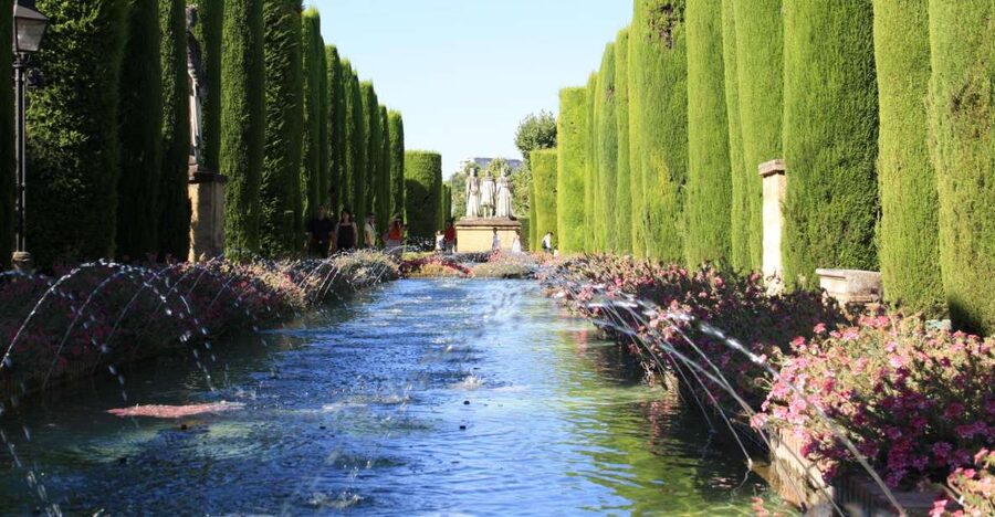 Córdoba: Alcázar and Jewish Quarter 2-Hour Guided Tour - Walking the Street of Flowers and Bonfire Street
