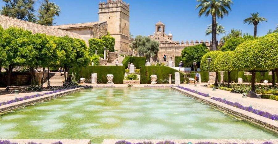 Cordoba: Alcazar of Christian Monarchs 1–Hour Guided Tour - Starting in the gardens and the Walk of the Kings