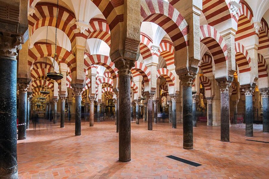 Córdoba Guided Tour of the Mosque, Jewish Quarter & Alcazar - The Alcázar replacement: Baths and a Córdoba courtyard
