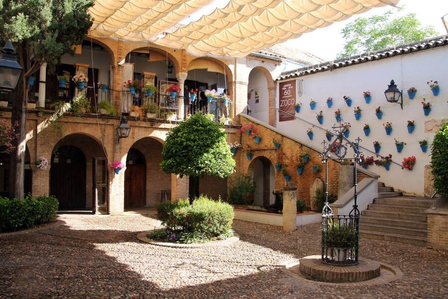 Córdoba Guided Tour of the Mosque, Jewish Quarter & Alcazar - How the guides shape the experience