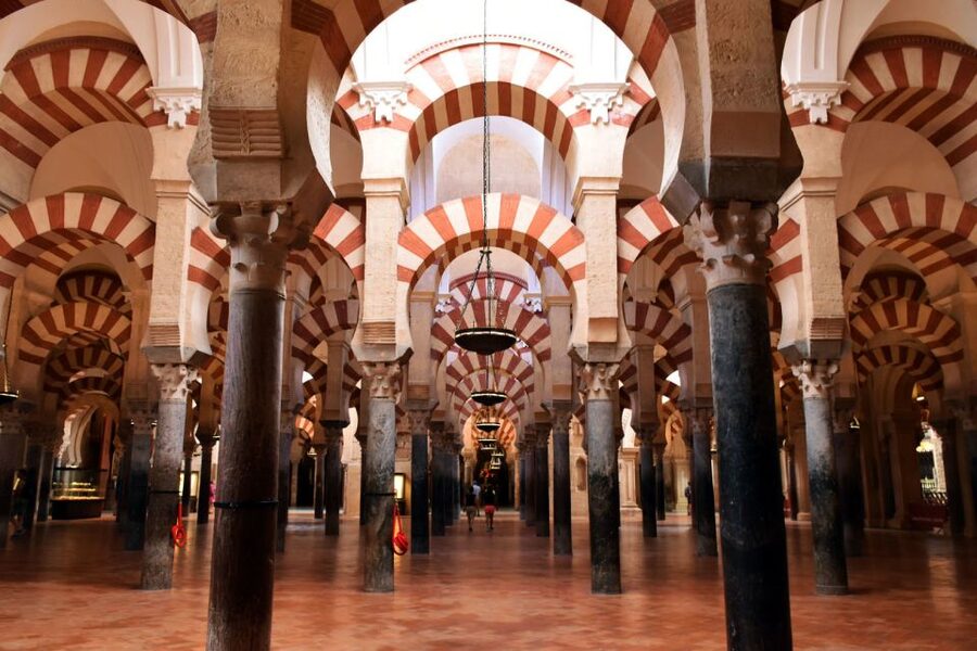 Córdoba Guided Tour of the Mosque, Jewish Quarter & Alcazar - Walking through La Judería and the Córdoba Synagogue