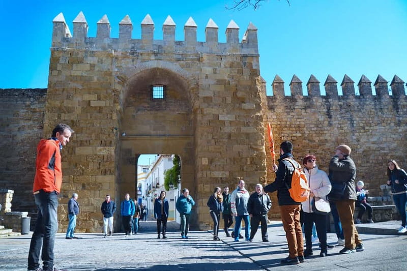 Córdoba: Jewish Quarter, Mosque, and Alcázar Tour - Walking through the Jewish Quarter