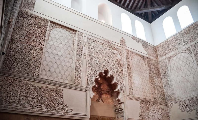 Córdoba: Jewish Quarter, Mosque, and Alcázar Tour - Caliphal Baths and the Alcázar change