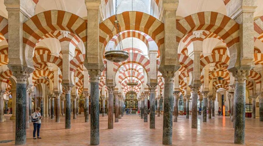 Córdoba: Mosque and Alcazar Private Tour with tickets - Entering the Mosque-Cathedral