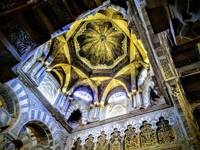 Córdoba: Mosque-Cathedral & Alcazar Guided Tour - Inside the Mosque-Cathedral’s forest of arches