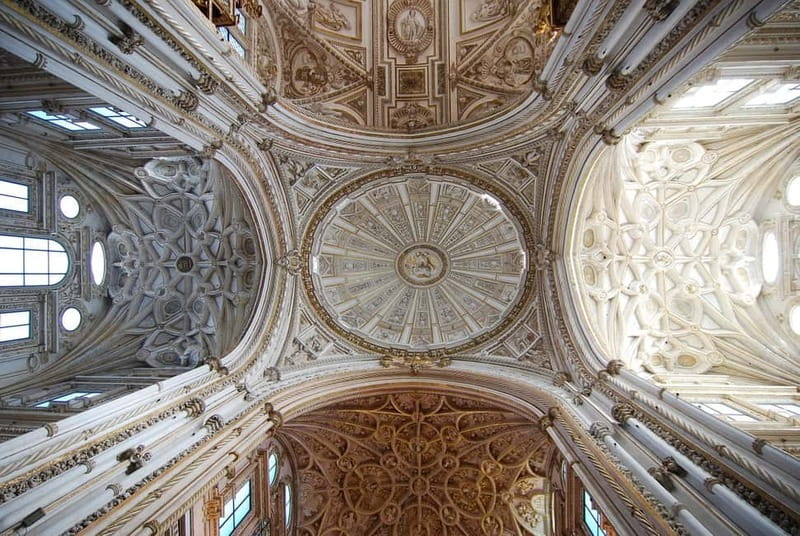 Córdoba: Mosque-Cathedral, Jewish Quarter and Alcázar Tour - The multi-faith story is the tour’s real strength