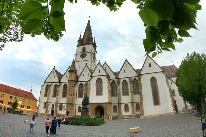 Corvin Castle & Sibiu - private tour from Brasov - Two hours inside Corvin Castle