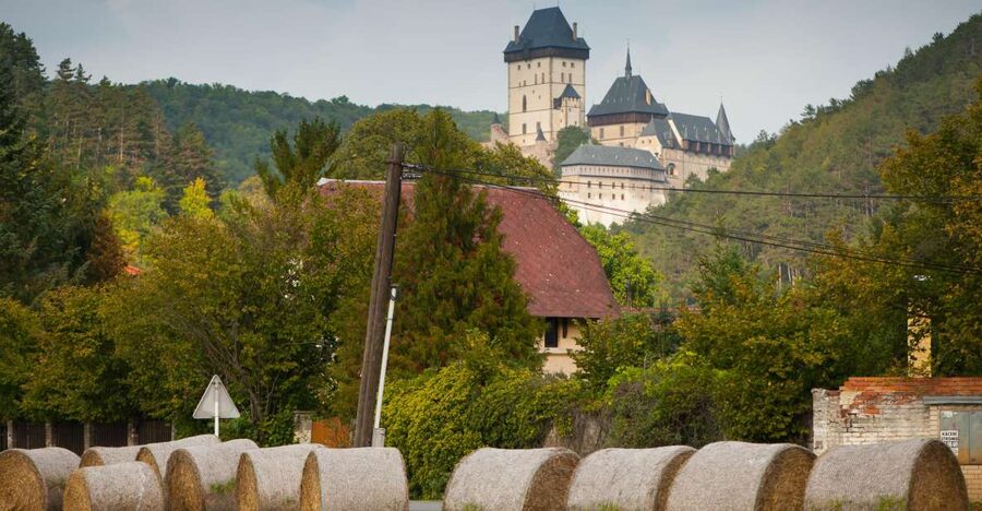 Coutryside e-bike tour to Karlstejn Castle - Along the Vltava and Berounka Rivers