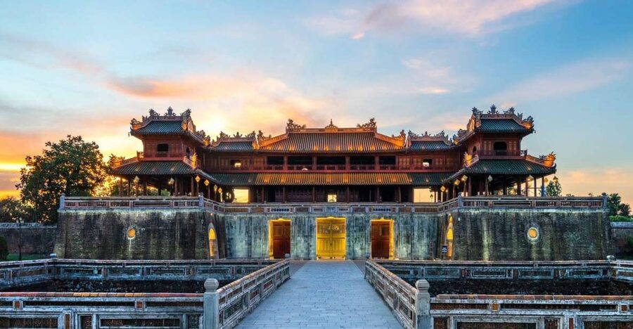 DaNang/Hoi An: Hue Citadel via Hai Van Pass Small Group Tour - Lang Co Beach and Lap An Lagoon
