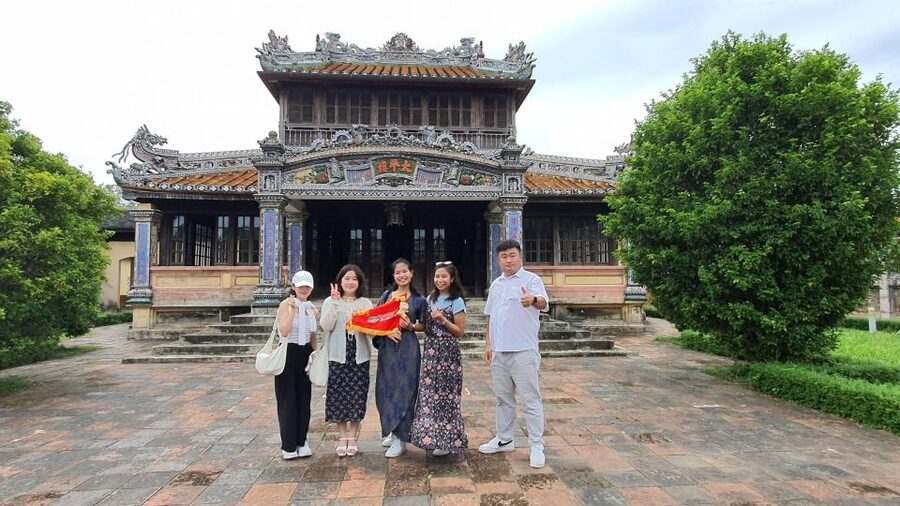 DaNang/Hoi An: Hue Citadel via Hai Van Pass Small Group Tour - A local lunch in Hue
