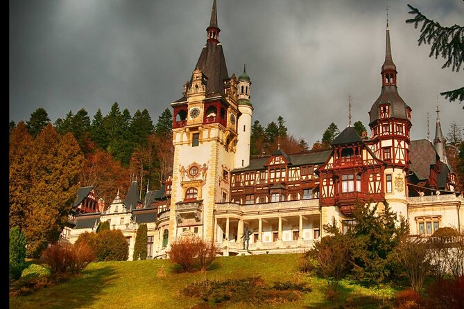 Dracula's Castle, Brașov city and Peleș Castle - Private tour - Who should book this private Transylvania tour?