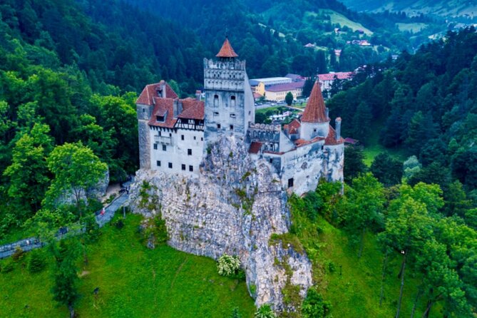 Dracula's Castle -Private Tour- with Brașov City and Peleș Castle - What the guides add to the experience