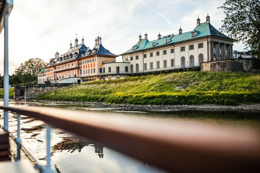 Dresden: Elbe River Cruise to Pillnitz Castle - Crossing Dresden’s four famous bridges
