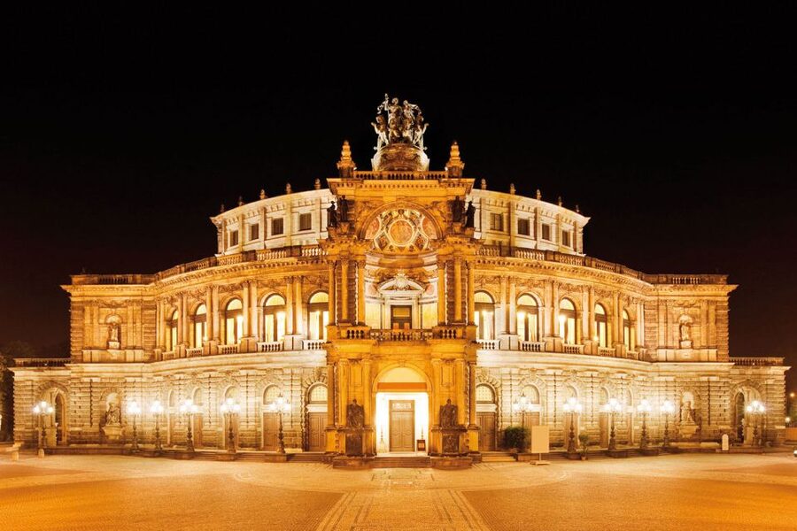 Dresden: Semperoper und Residenzschloss - Starting at Theaterplatz and Schinkelwache