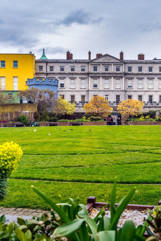 Dublin: Book of Kells, Dublin Castle and Christ Church Tour - Dublin Castle, courtyards and old power