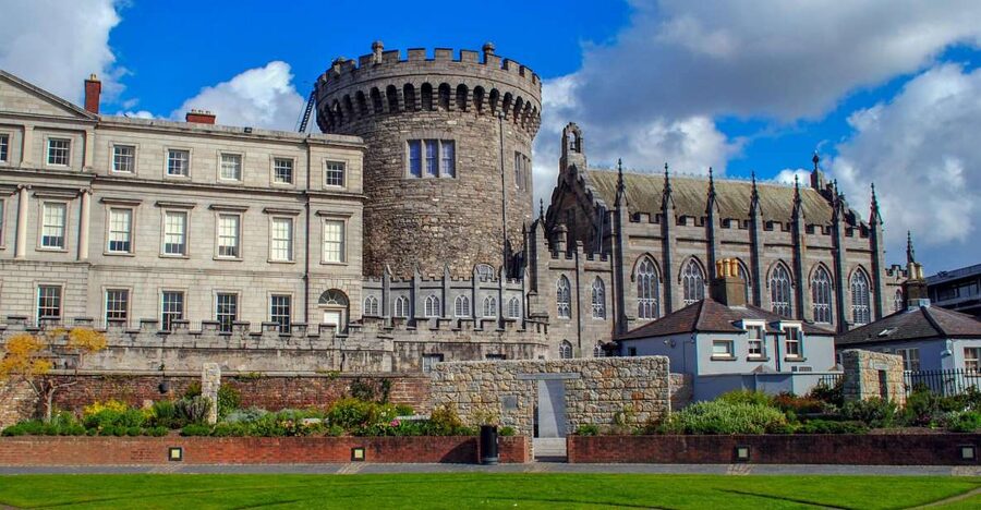 Dublin: Fast-Track Book of Kells Ticket & Dublin Castle Tour - The reimagined Long Room and Gaia