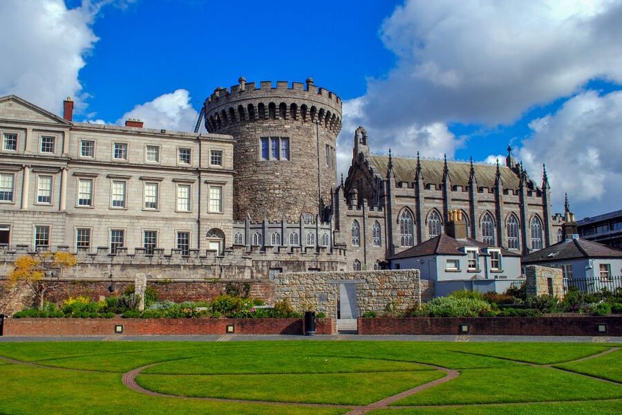 Dublin: Fast-Track Book of Kells Ticket & Dublin Castle Tour - What the guides do best
