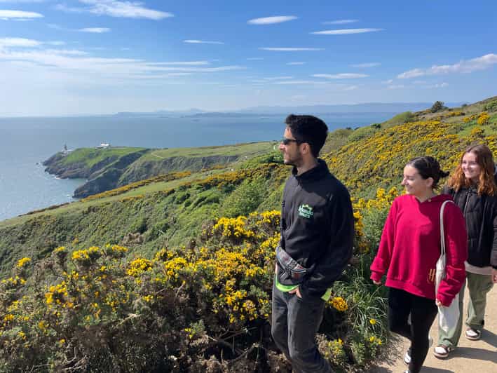DUBLIN: Malahide castle and Howth MULTILINGUAL full day tour - Entering the 11th-century Malahide Castle