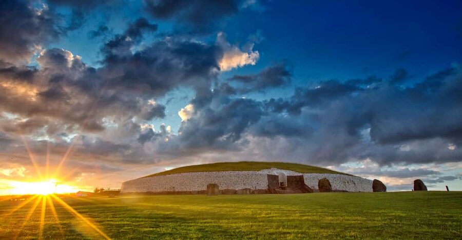 Dublin: Private Boyne Valley and Trim Castle Day Tour - Slane, lunch, and the Boyne River valley